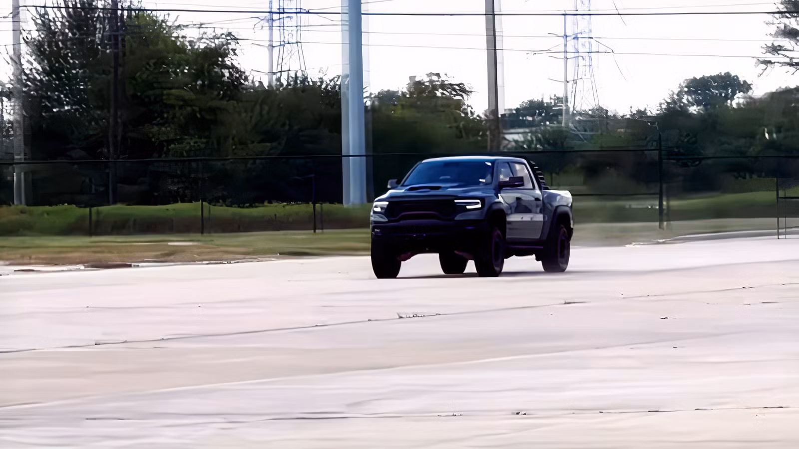 رام TRX ۱,۰۰۰ اسب‌بخار یک مسافر تصادفی را هیجان‌زده می‌کند