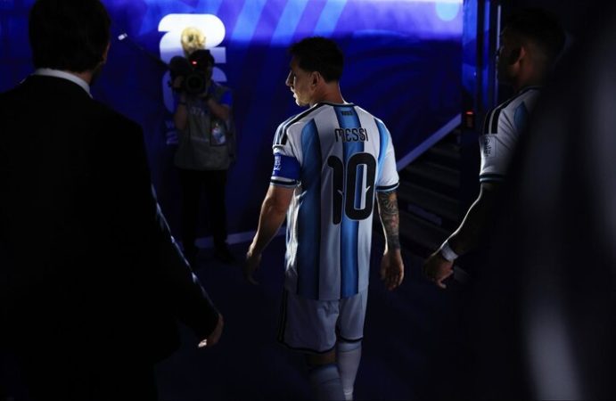 Argentina 3-0 Algeria, Messi's historic hat-trick at the start of the title defense